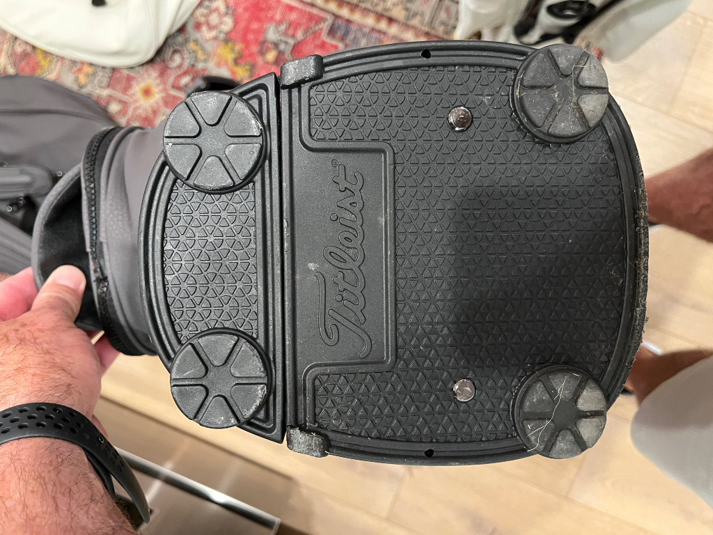 Saturday price drops: 2 Titleist Linksmaster bags - Ping 4 Series Tour